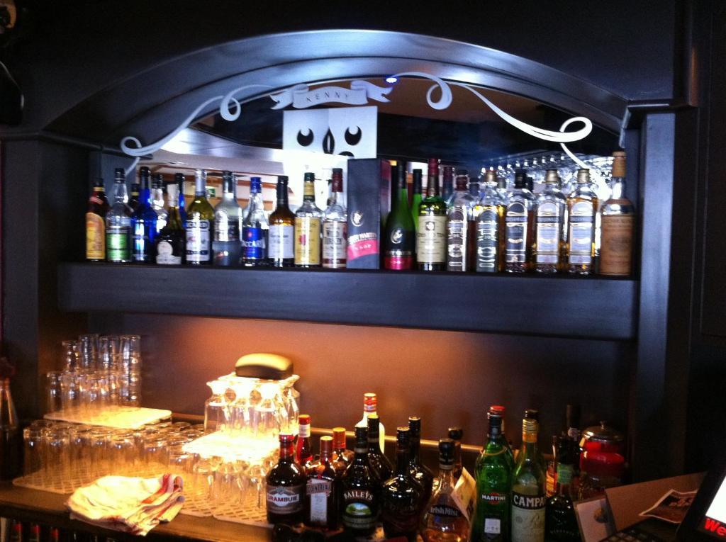 Galway Arms Inn Extérieur photo