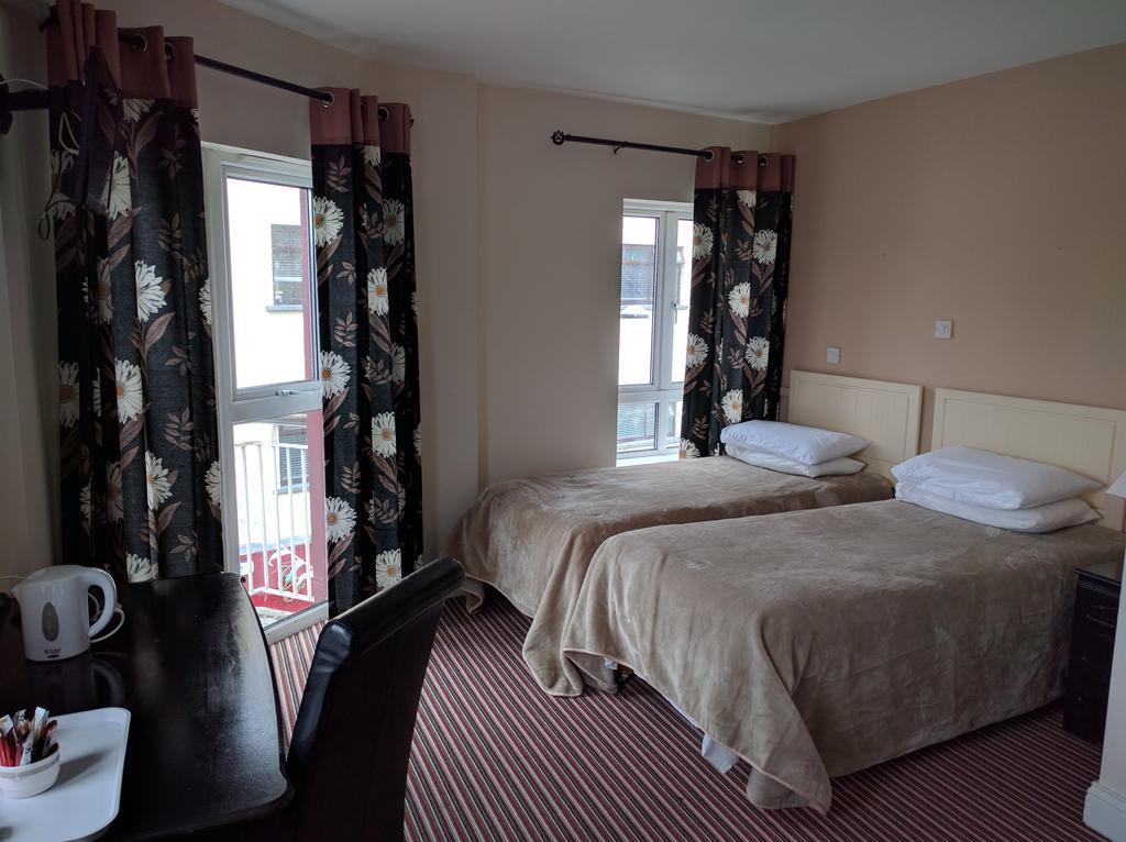 Galway Arms Inn Extérieur photo