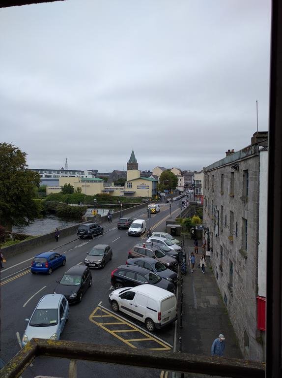 Galway Arms Inn Extérieur photo