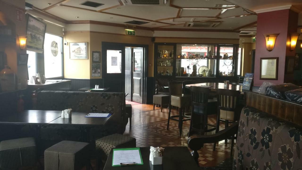 Galway Arms Inn Extérieur photo